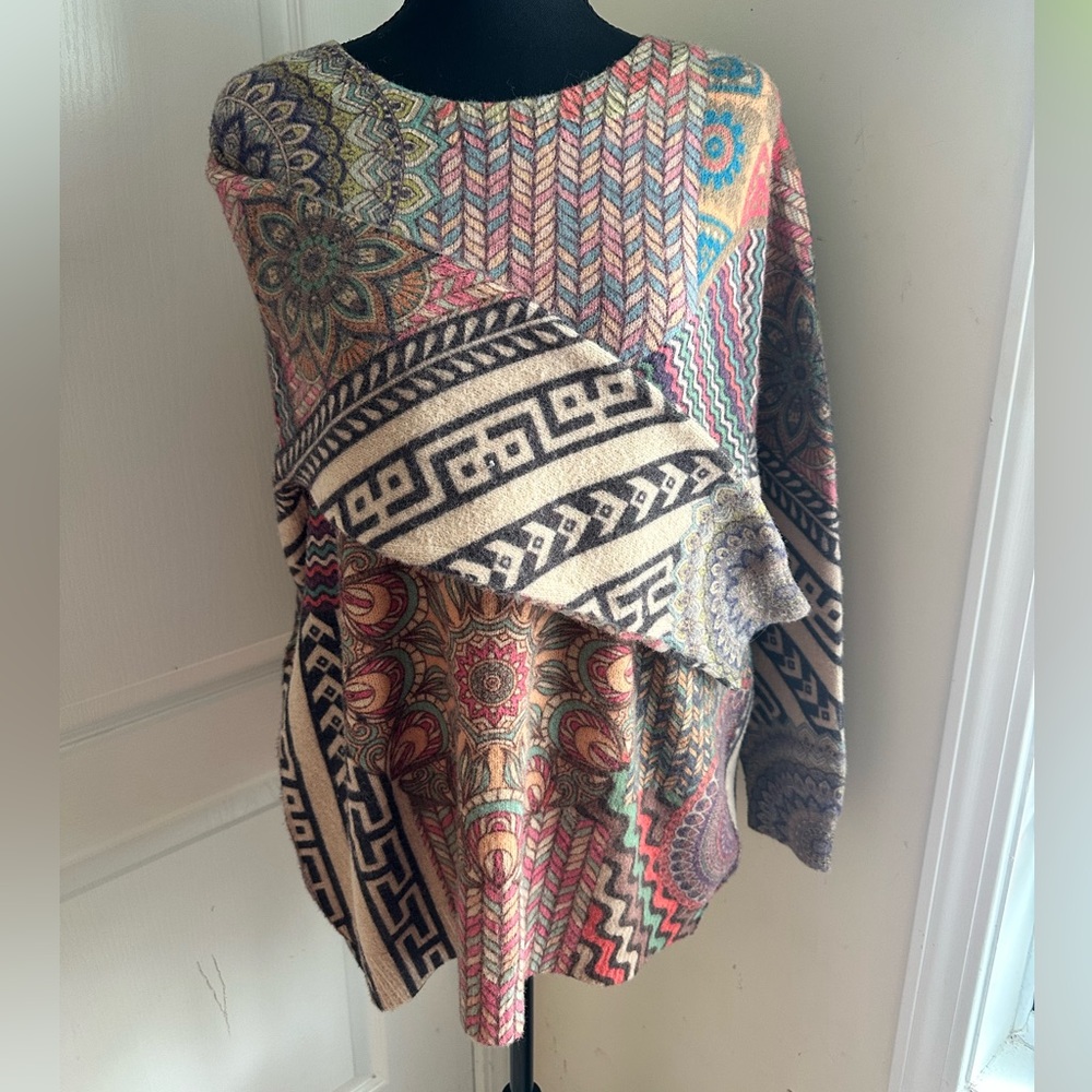 Multicolor Patterned Women's Sweater - Picture 3 of 6